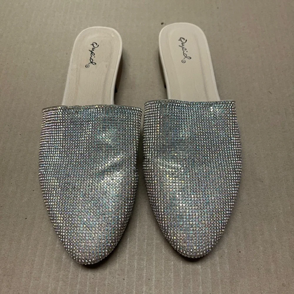 Qupid Women's Sz 8 Silver Rhinestone Bling Mule Slides Jeweled Almond Toe Flats